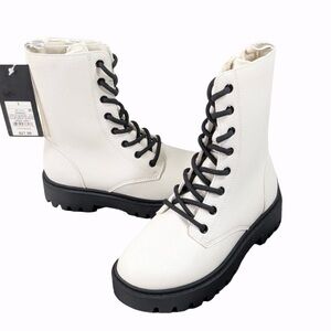 Art Class Combat Boots Khari Girls Sz 1 Cream
Lace Up Zip Chunky
New 
NIB